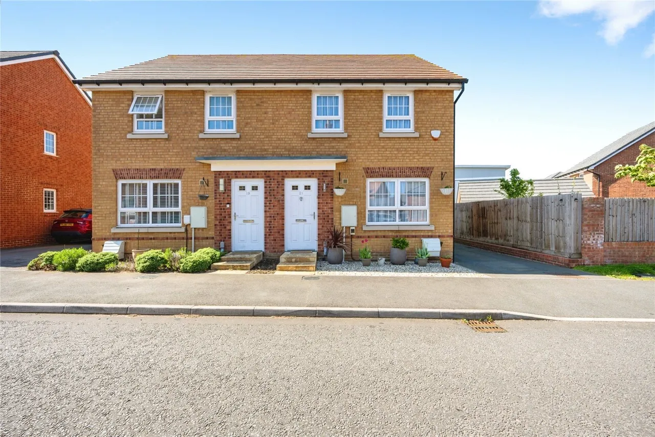 3 bed house for sale — Alexander Way, Leighton Buzzard, Bedfordshire, LU7