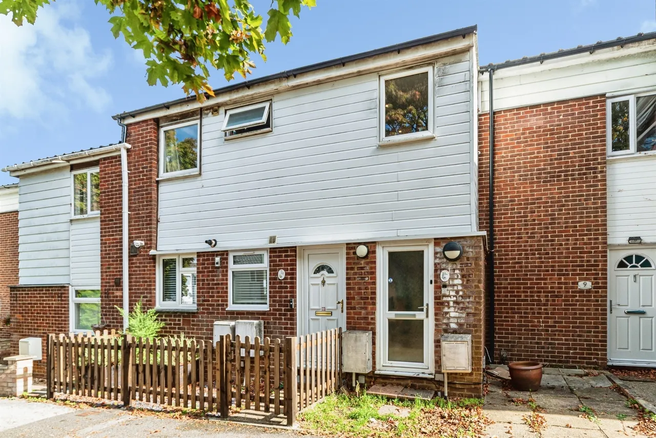 2 bed flat for sale, Ascension Close, Basingstoke, RG24
