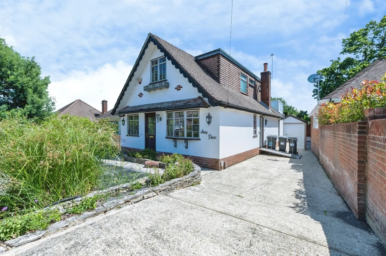 3 bed house for sale, Meadow View Road, Bournemouth, BH11