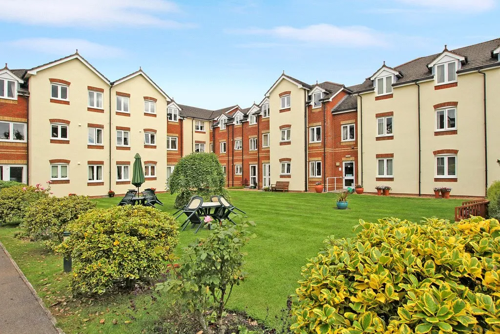 1 bed flat for sale, Ackender Road, Alton, GU34