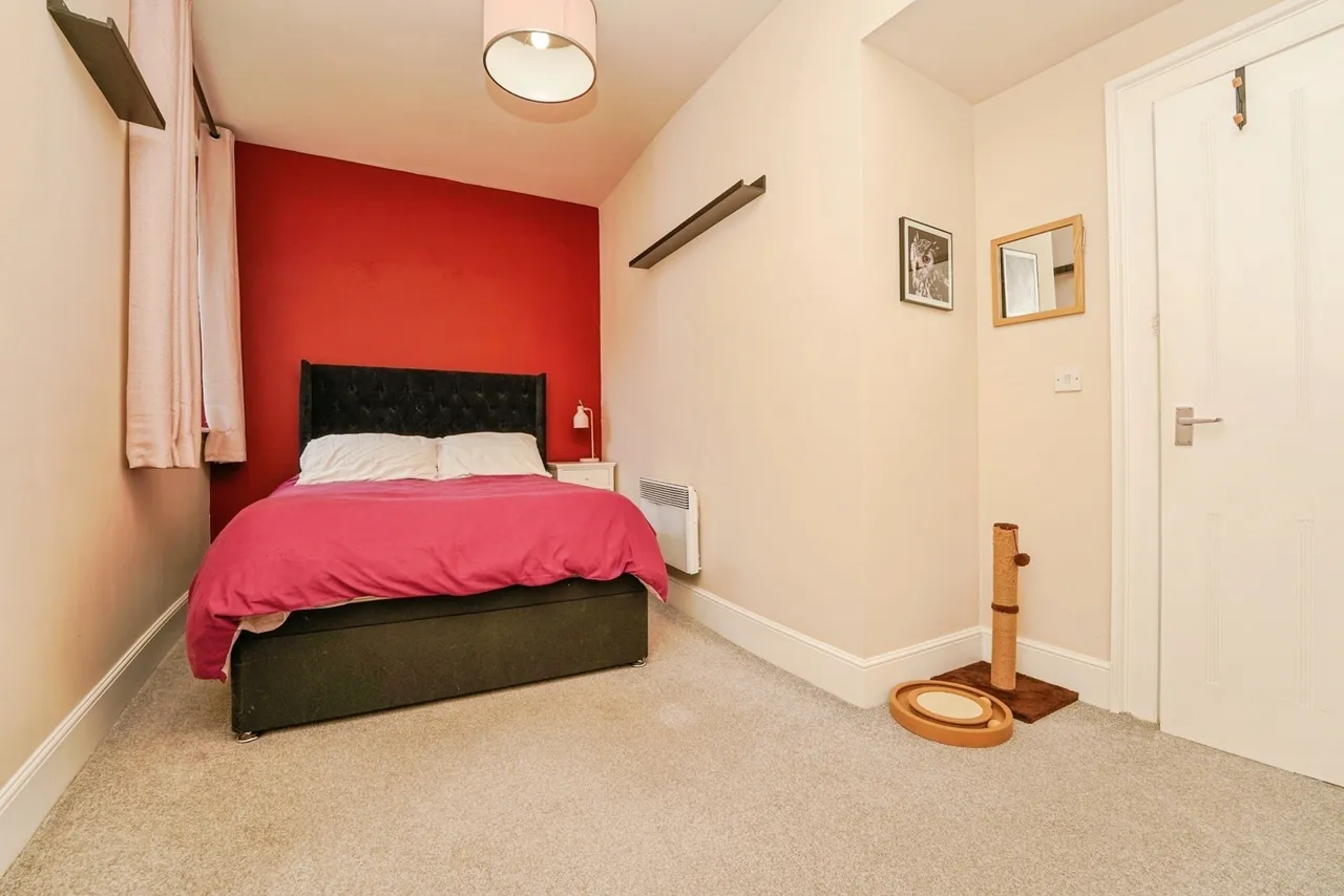 The Crescent, GLOUCESTER, Gloucestershire, GL1, photo 10
