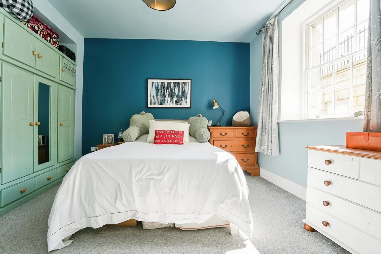The Crescent, GLOUCESTER, Gloucestershire, GL1, photo 7