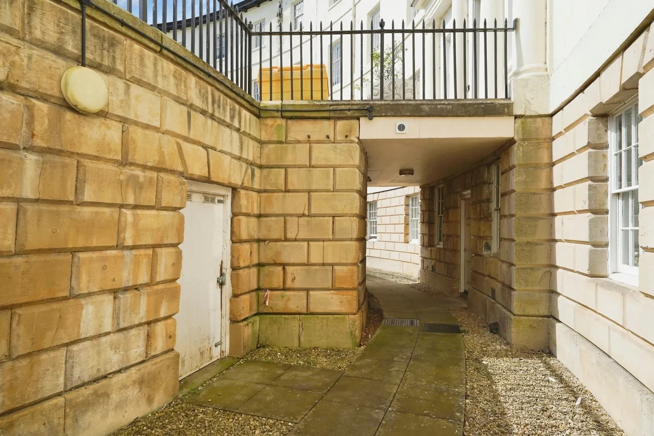 The Crescent, GLOUCESTER, Gloucestershire, GL1, photo 15