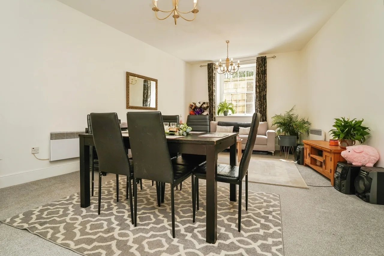 The Crescent, GLOUCESTER, Gloucestershire, GL1, photo 4