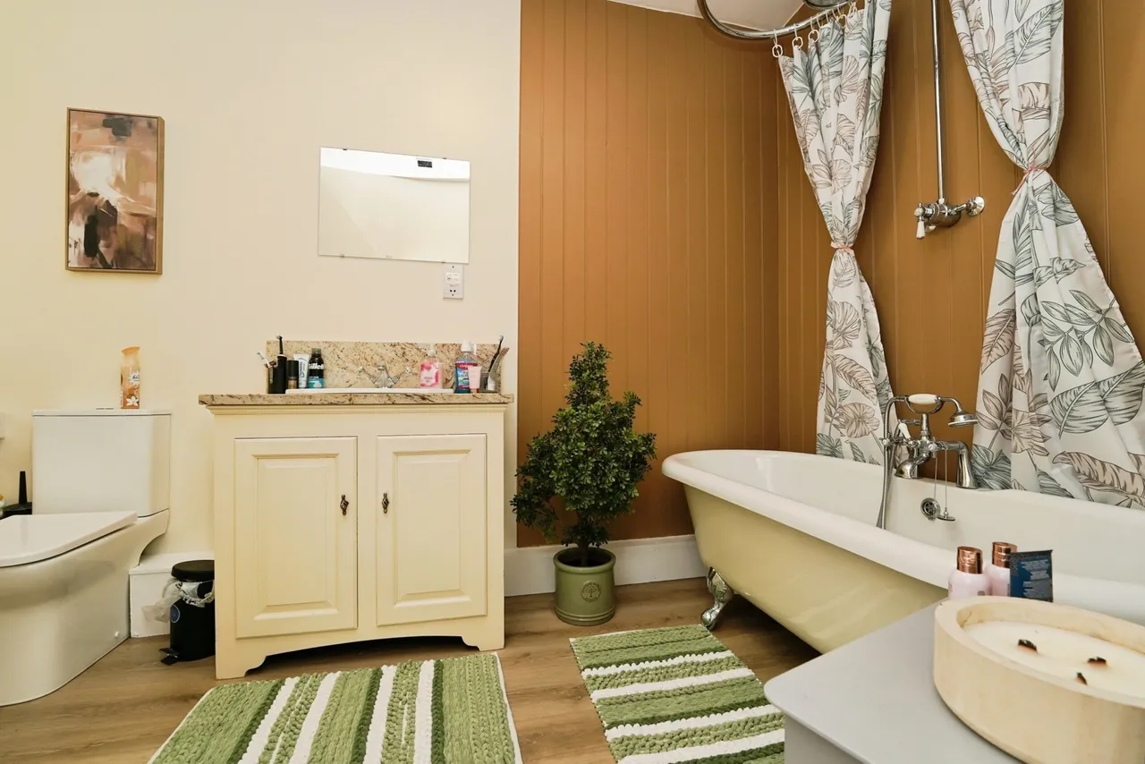 The Crescent, GLOUCESTER, Gloucestershire, GL1, photo 9