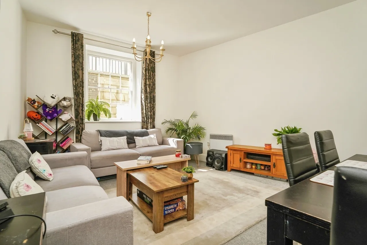 The Crescent, GLOUCESTER, Gloucestershire, GL1, photo 3
