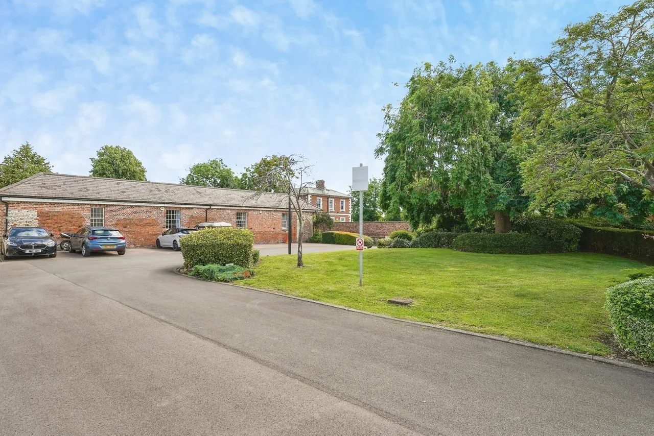 The Crescent, GLOUCESTER, Gloucestershire, GL1, photo 17
