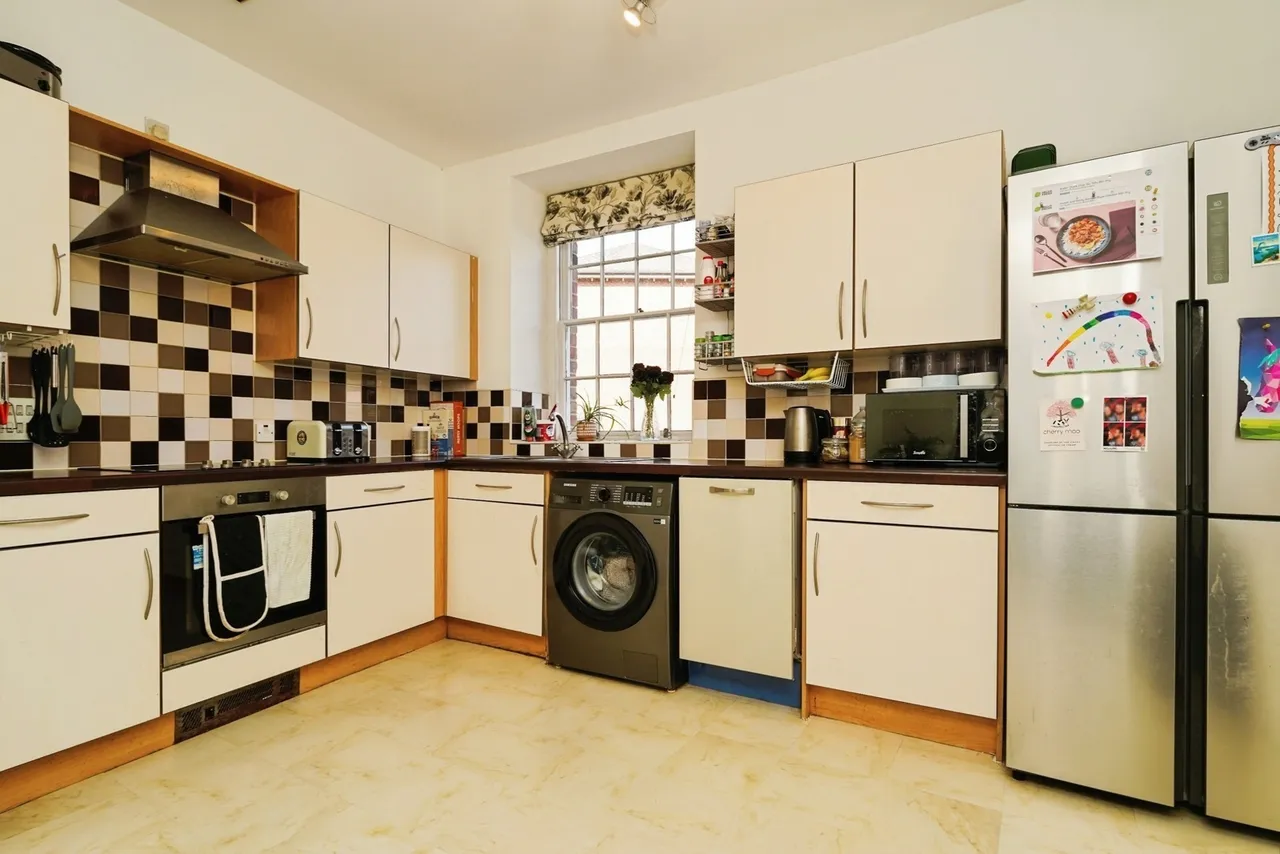 The Crescent, GLOUCESTER, Gloucestershire, GL1, photo 2