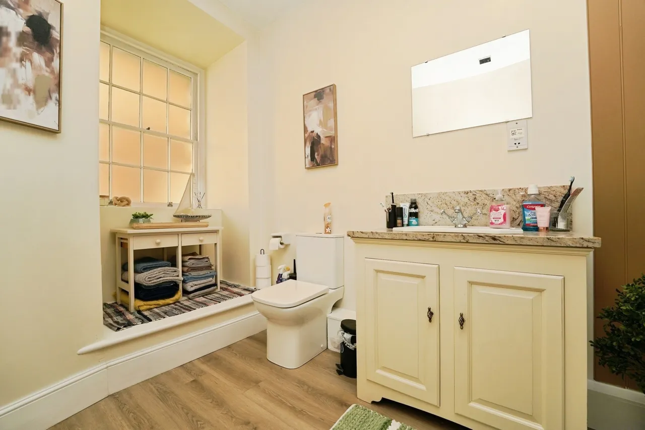 The Crescent, GLOUCESTER, Gloucestershire, GL1, photo 14