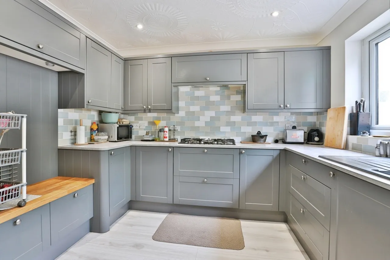 Victoria Park Road, Winton, BH9, photo 2