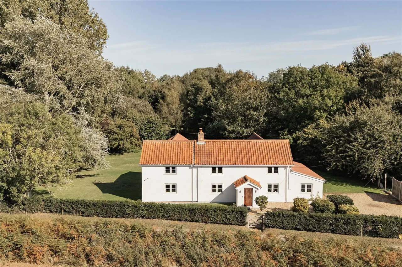 5 bed property for sale, Lower Road, Rockland St. Mary, NR14