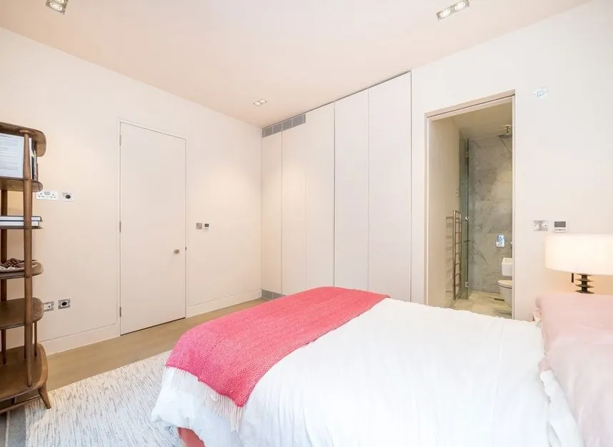 Warwick Court, Chancery Lane, WC1R, photo 5
