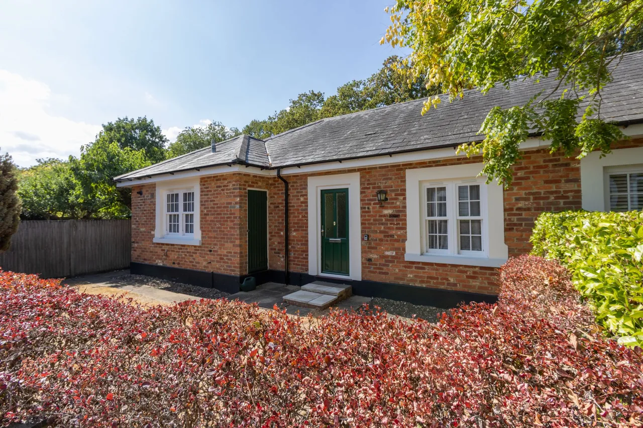 3 bed house for sale — Winchfield Court, Winchfield, Hook, RG27 8SP