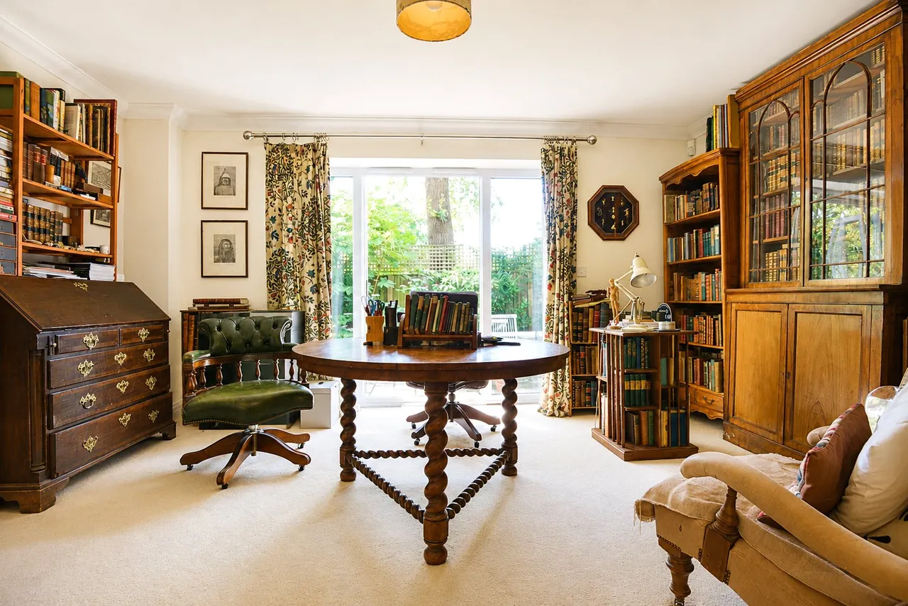 Park Lane, Alderholt, Fordingbridge, Dorset, SP6 3AJ, photo 7
