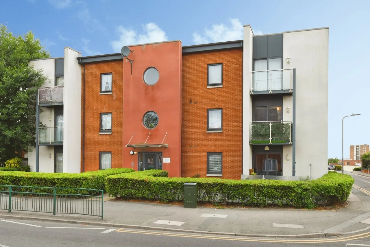 2 bed flat for sale — Westwell, 44 West Street, Southend-On-Sea, Essex, SS2