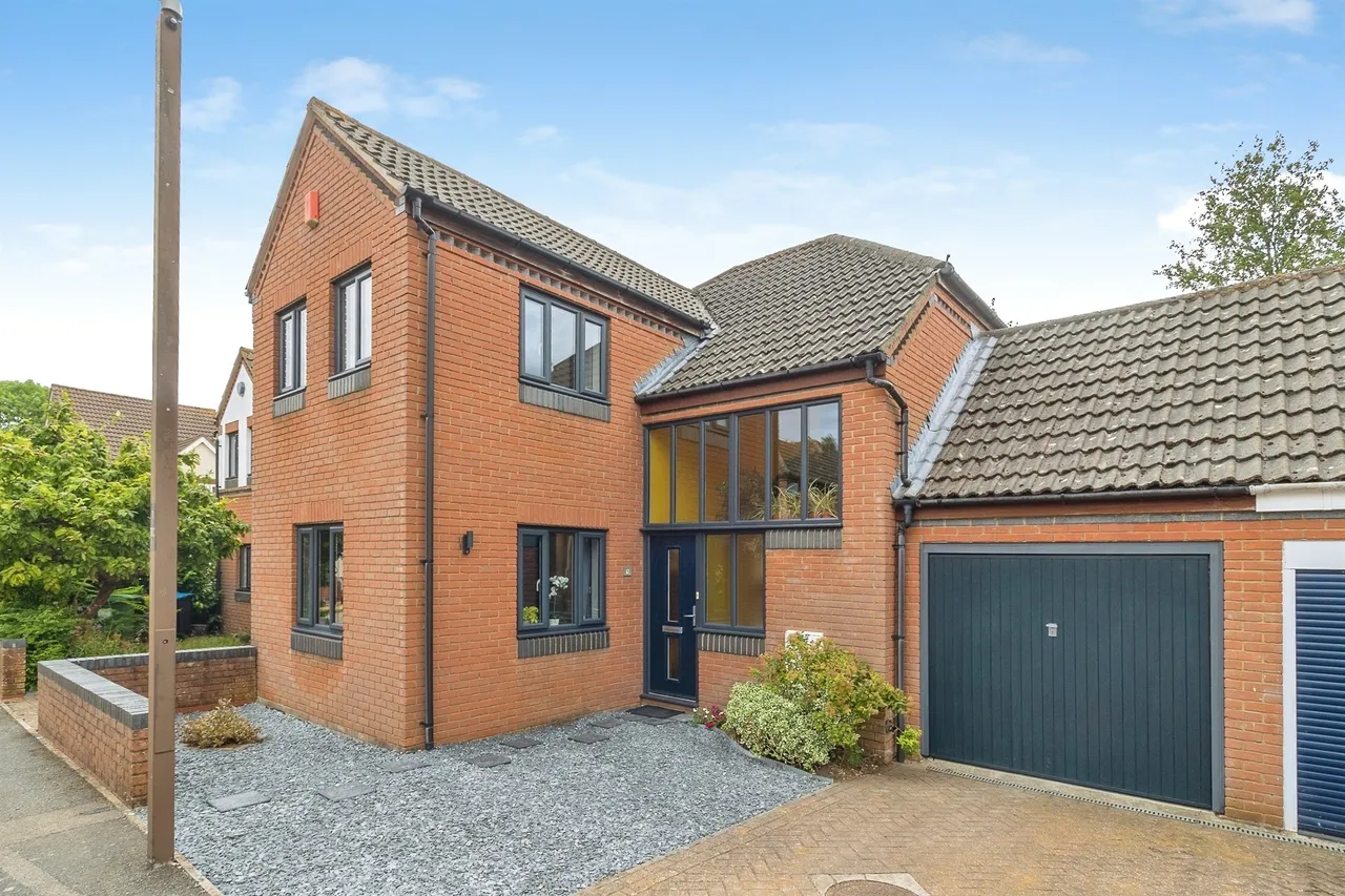 3 bed house for sale — Taverner Close, Old Farm Park, MILTON KEYNES