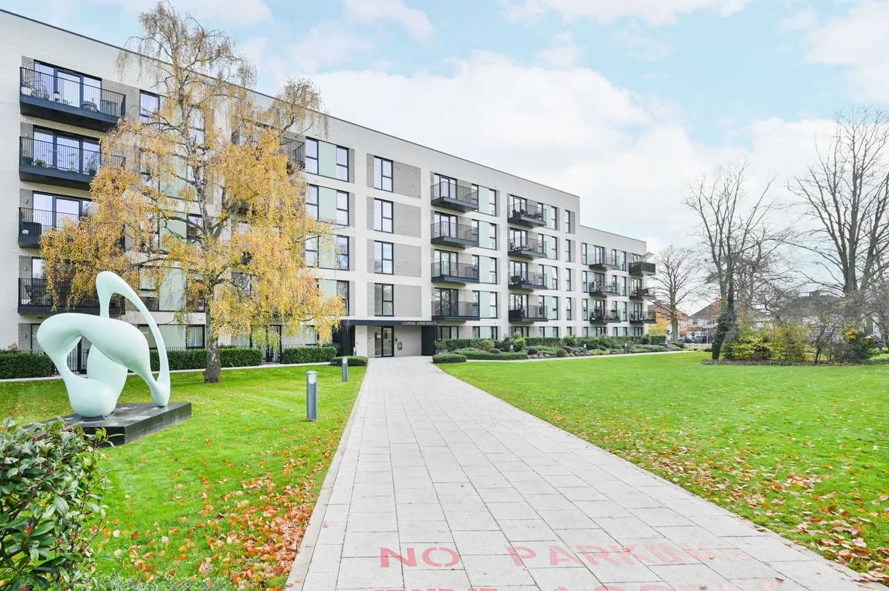 2 bed flat for sale — FLAT 9, Laurina Apartments, 10 Carnation Gardens, Hayes