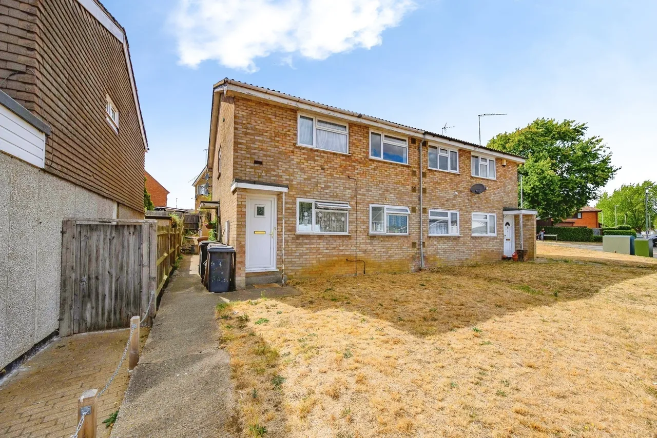 2 bed flat for sale — Strangers Way, Luton, Bedfordshire, LU4