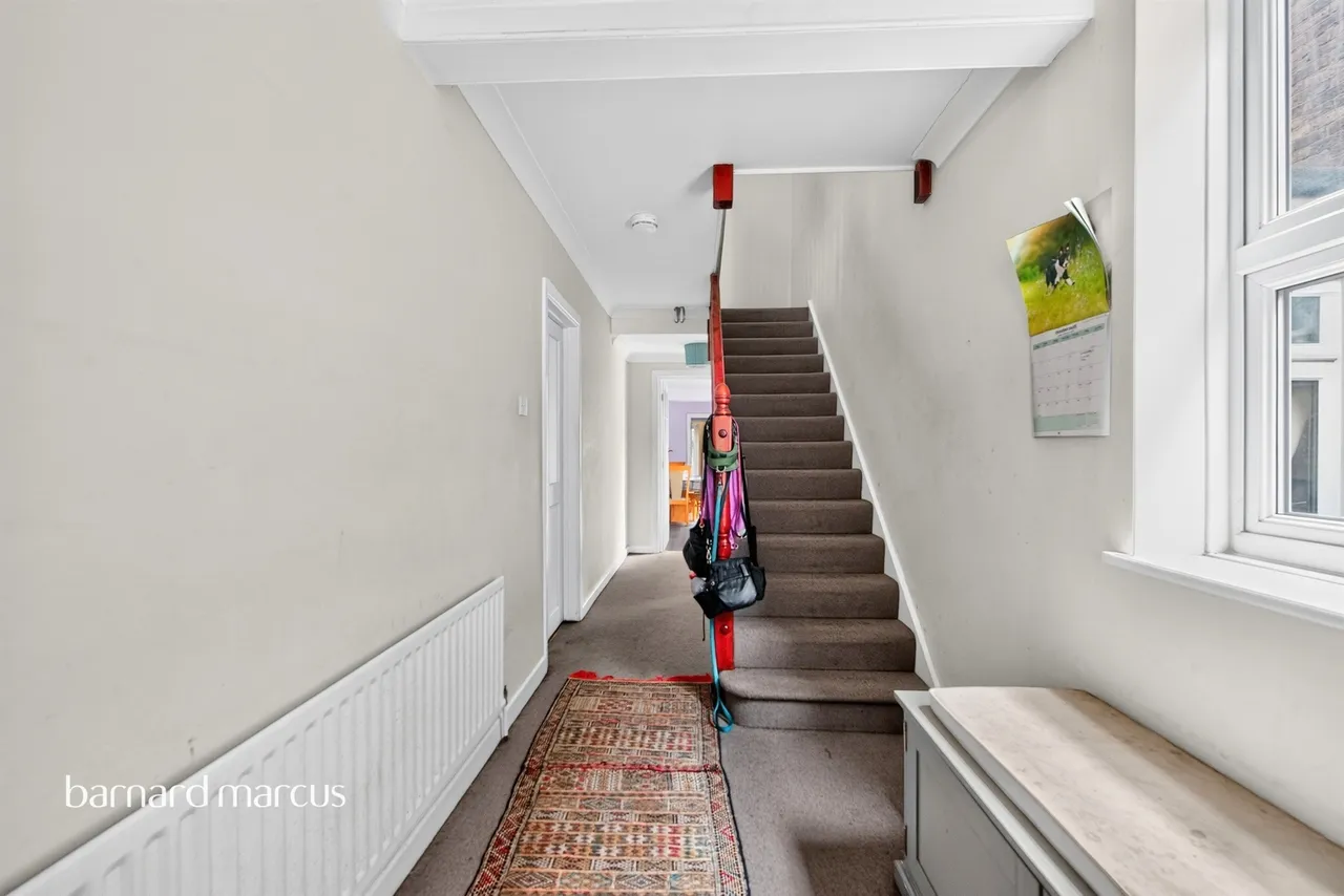 Nutfield Road, Merstham, RH1, photo 2