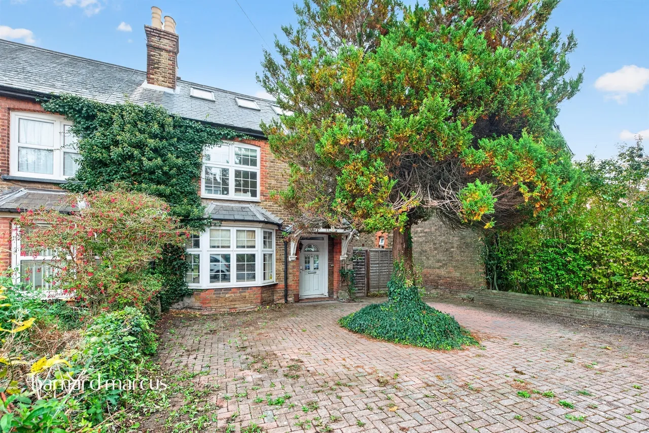 4 bed house for sale, Nutfield Road, Merstham, RH1