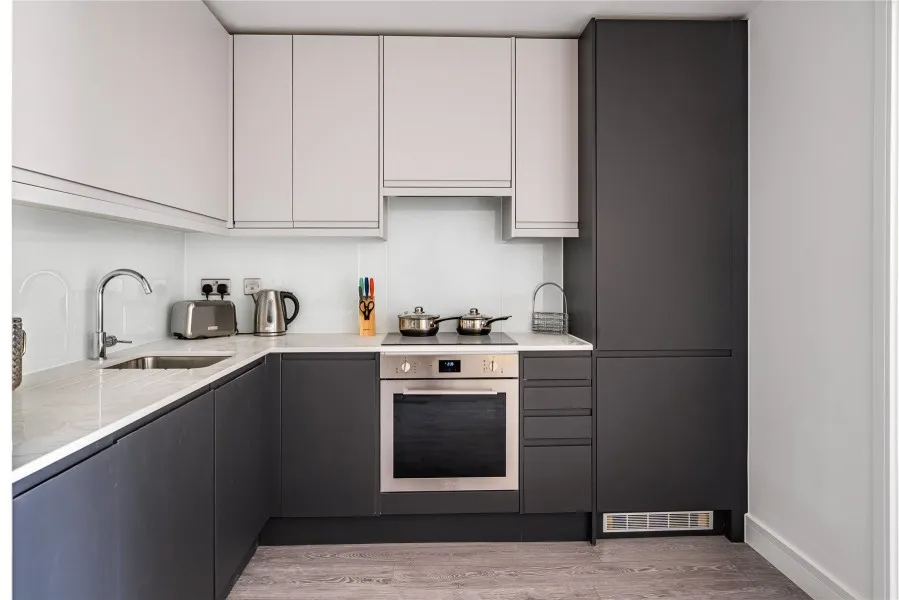 Aviv Place, Addlestone, KT15, photo 3