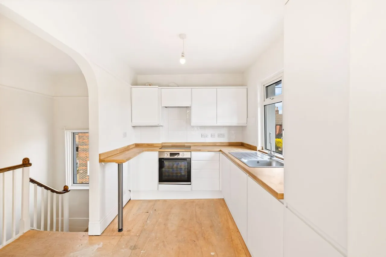 Flat 3, 10 Moat Road, East Grinstead, East Grinstead, RH19 3JY, photo 2