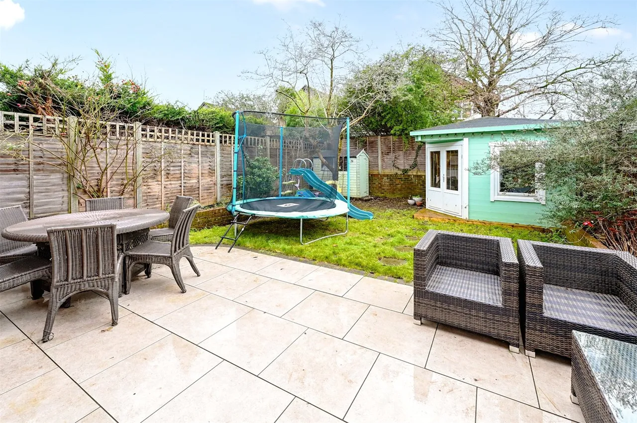 Oaktree Drive, Hook, Hampshire, RG27 9RA, photo 2