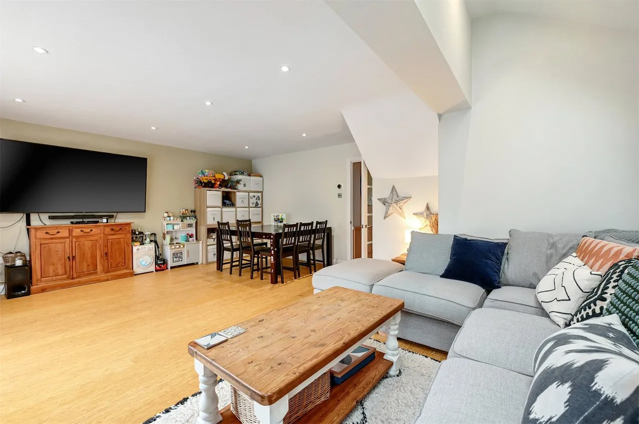 Oaktree Drive, Hook, Hampshire, RG27 9RA, photo 9