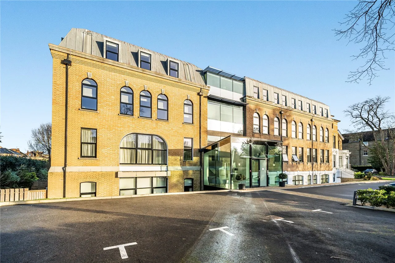 2 bed flat for sale — Millwood House, 42 Hampton Road, Teddington, TW11 0EN
