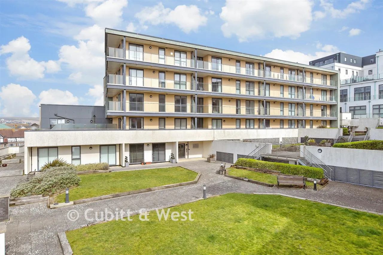 2 bed flat for sale, Suez Way, Saltdean, BN2