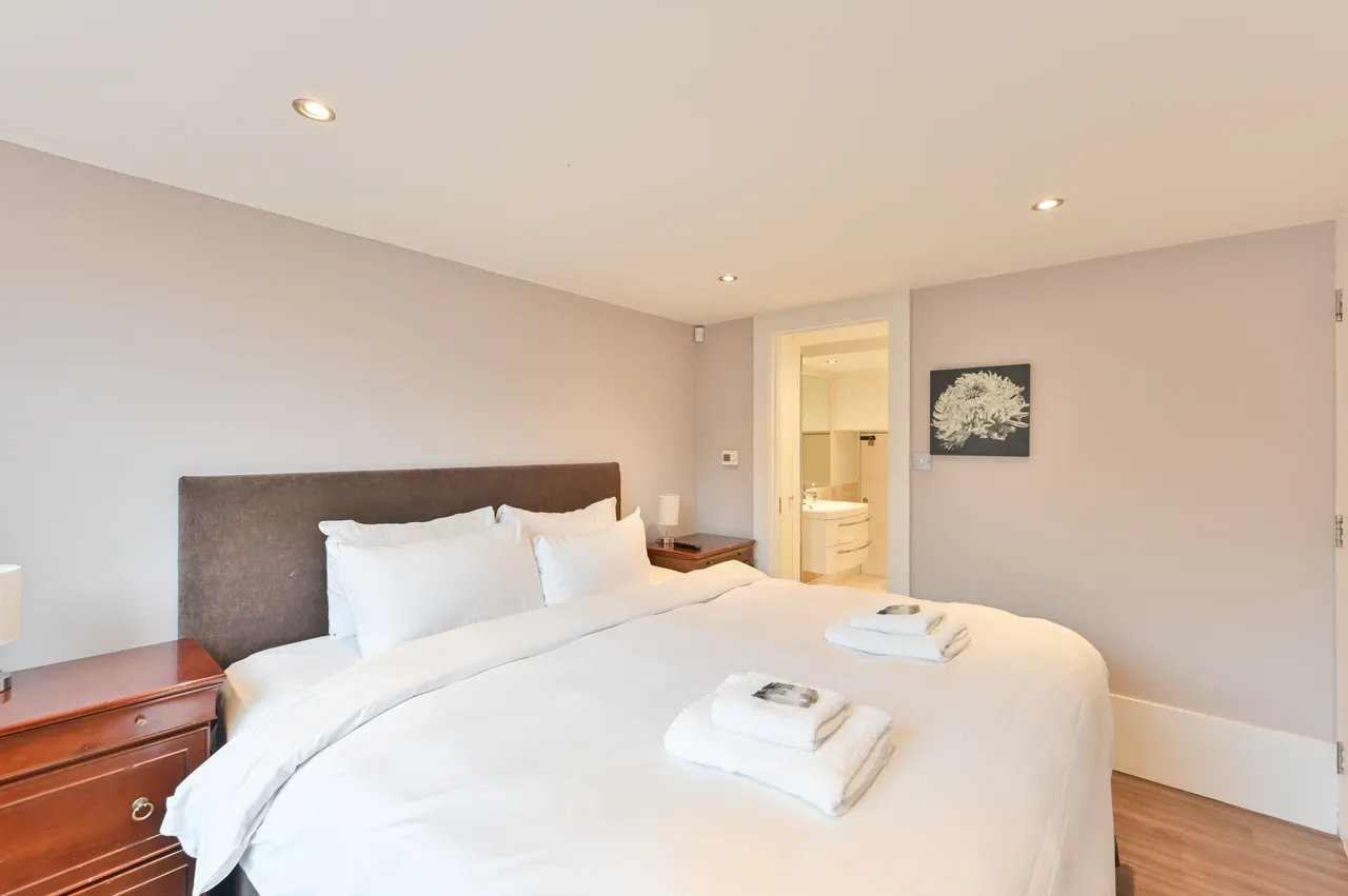 London, SW11, photo 8