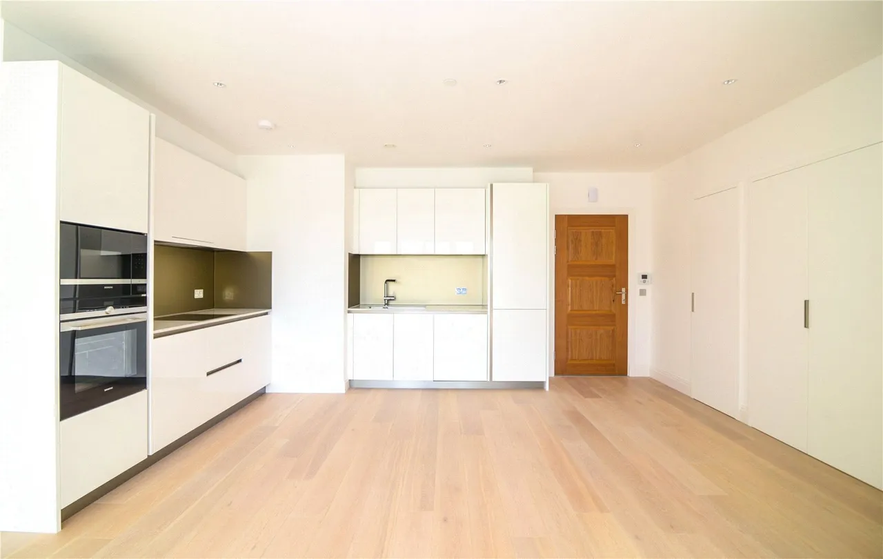 Pinewood Gardens, Teddington, TW11, photo 2