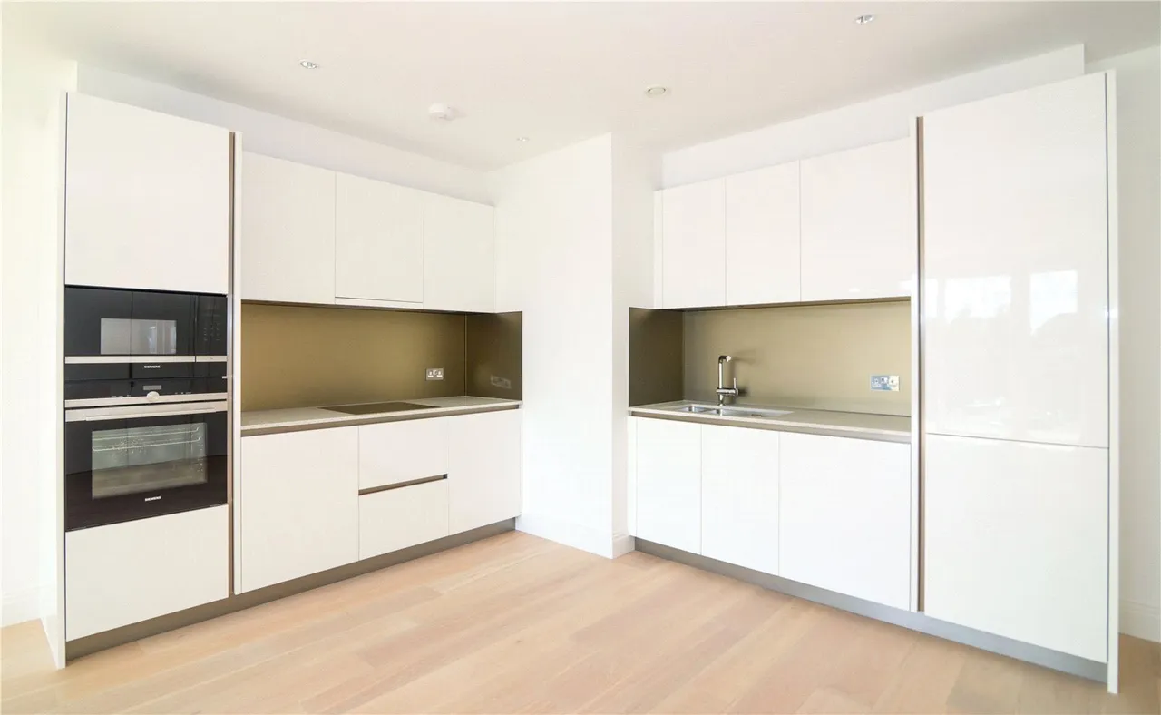 Pinewood Gardens, Teddington, TW11, photo 3