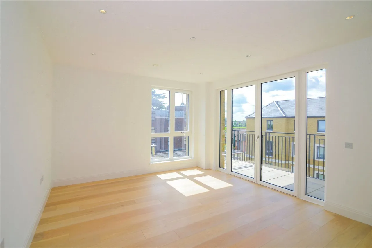Pinewood Gardens, Teddington, TW11, photo 4