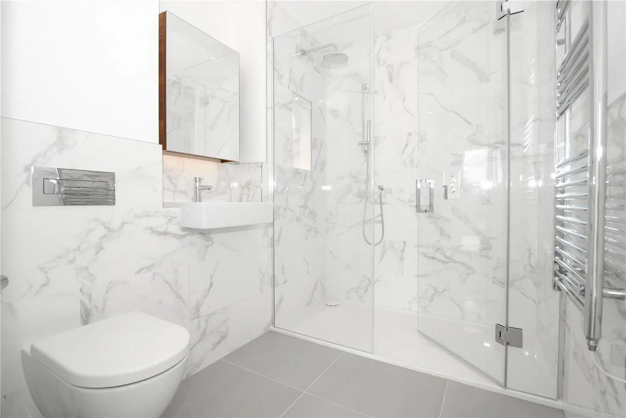 Pinewood Gardens, Teddington, TW11, photo 5