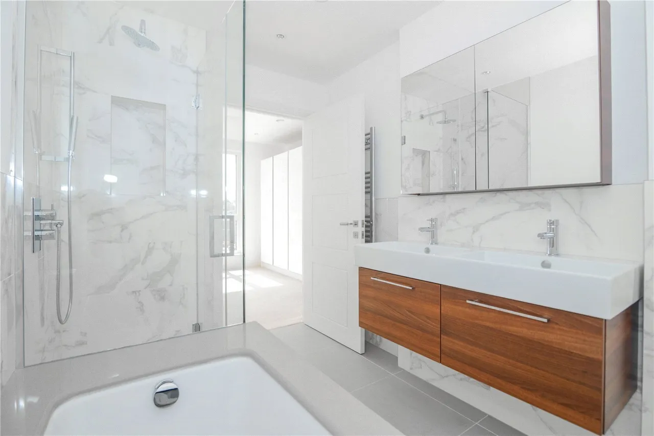 Pinewood Gardens, Teddington, TW11, photo 6