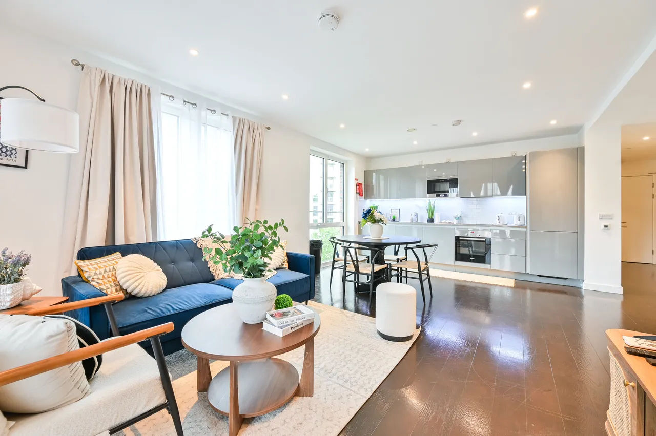 2 bed flat for sale, London, SE17