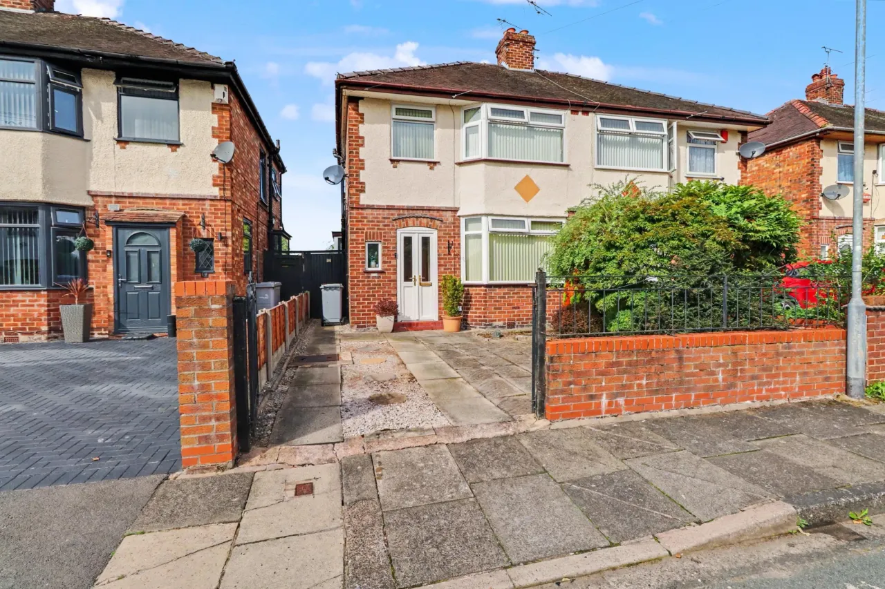 3 bed property for sale, Newfield Drive, Crewe