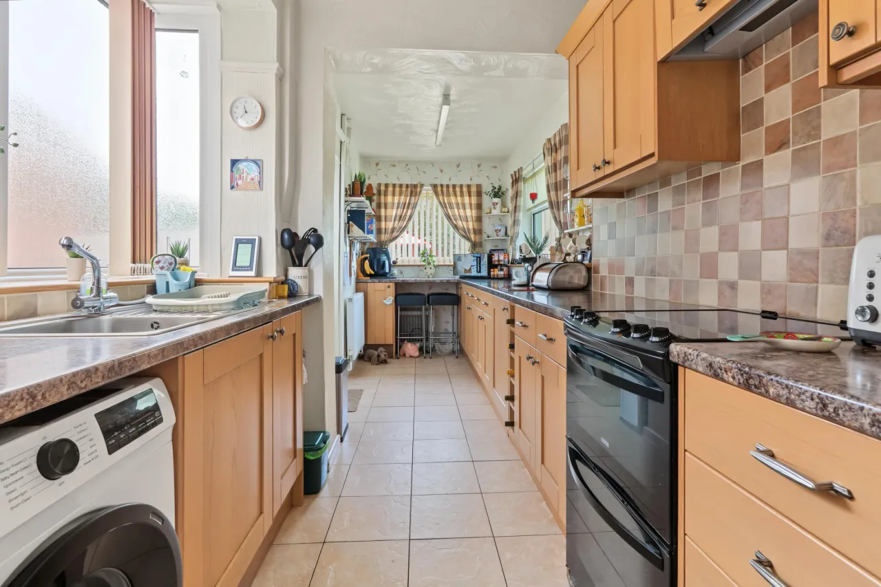 Newfield Drive, Crewe, photo 3