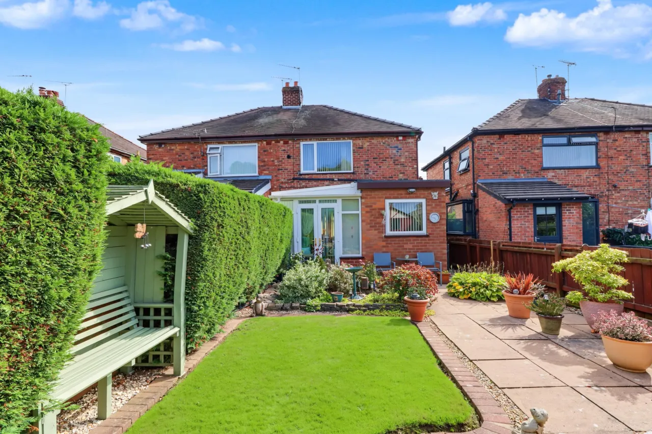 Newfield Drive, Crewe, photo 4