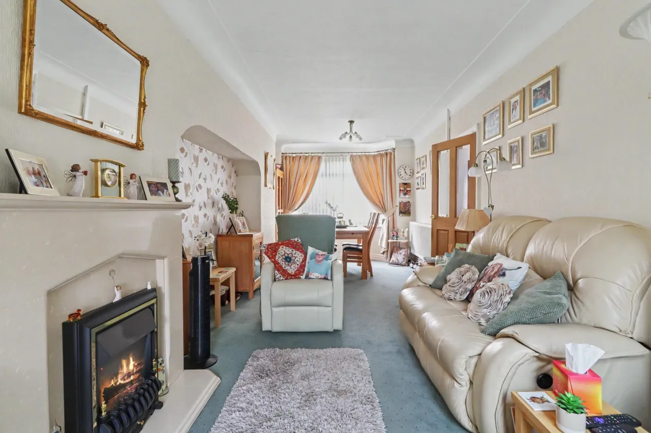 Newfield Drive, Crewe, photo 2