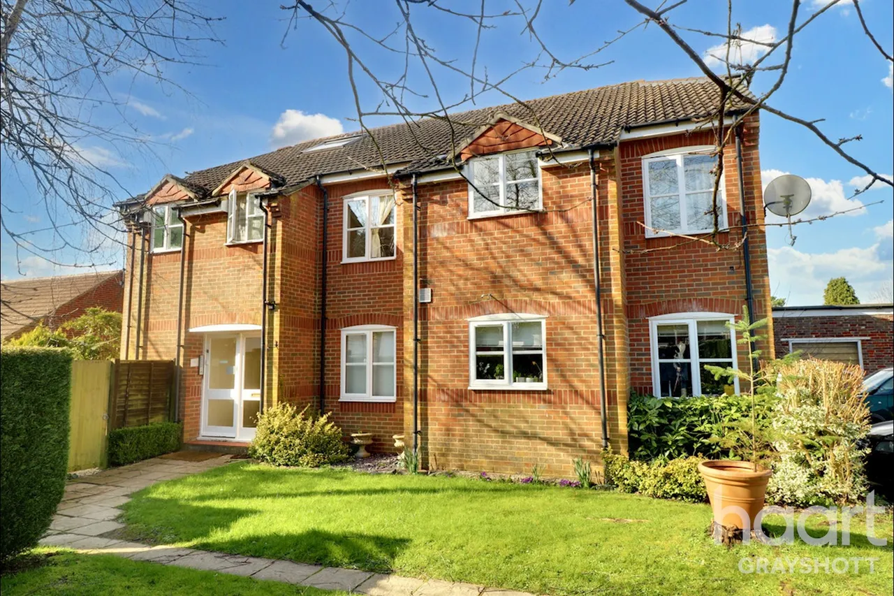 1 bed flat for sale, Beacon Hill Road, Hindhead, GU26
