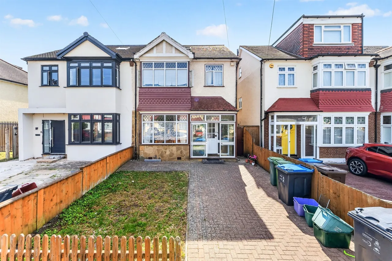 8 bed house for sale, Maycross Avenue, Morden, SM4