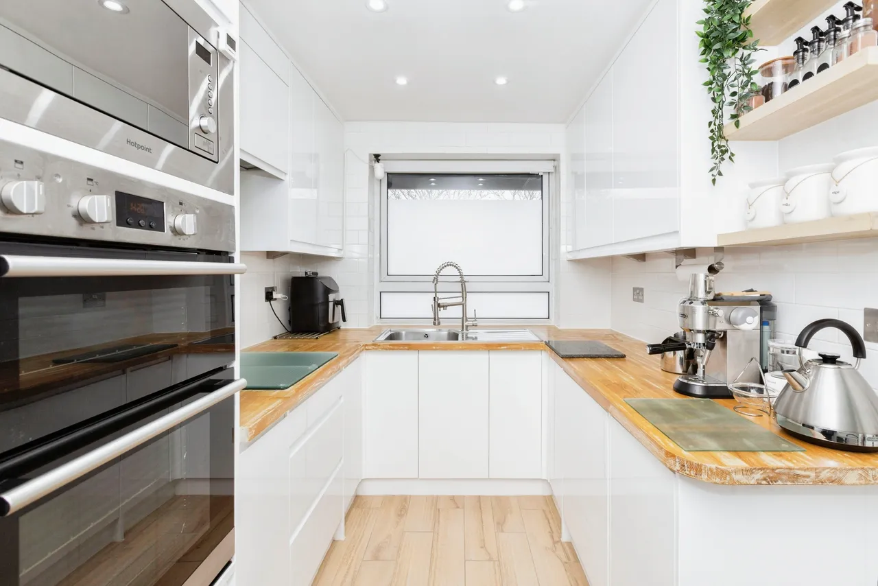 1 bed flat for sale — East India Dock Road, London