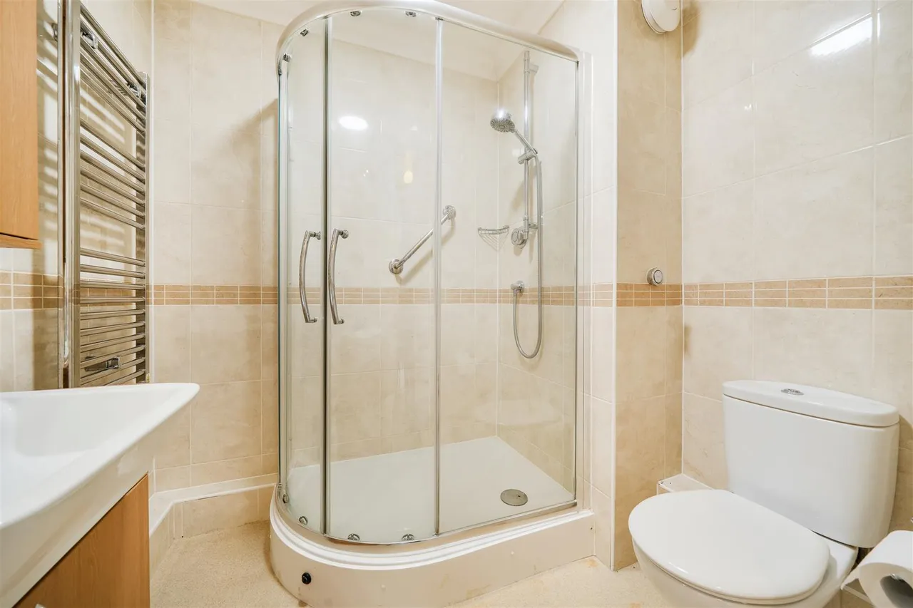 Laleham Road, Shepperton, TW17, photo 7