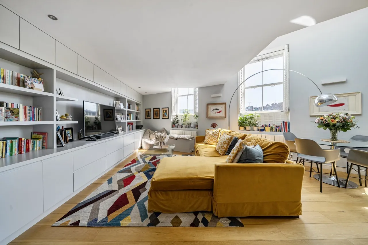 2 bed flat for sale, Redfield Lane, Kenway Village, SW5