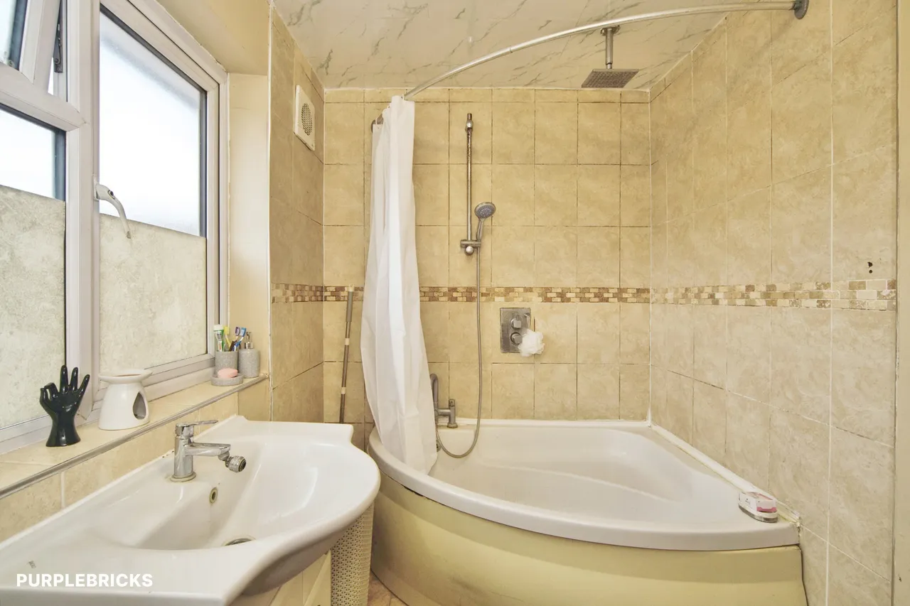 Rochdale Road, London, E17, photo 22