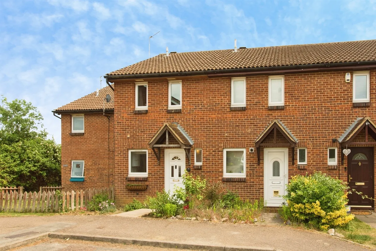 2 bed house for sale, Little Meadow, Bar Hill, CB23