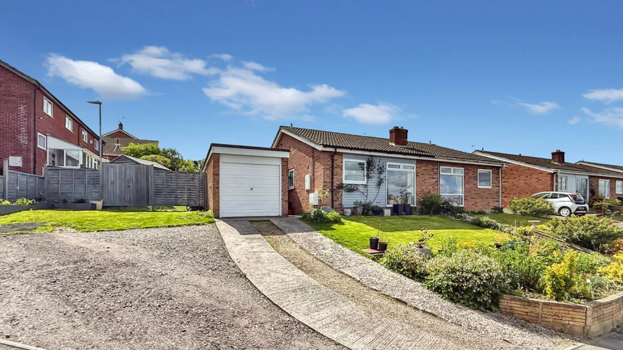 2 bed house for sale — Castle View, Westbury