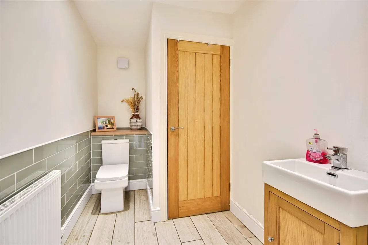 Waverley Avenue, Minster on Sea, ME12, photo 11